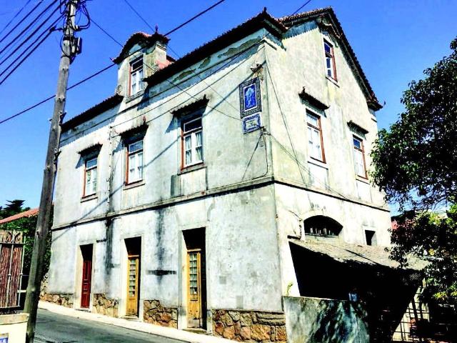 Moradia com Vista de Mar para Recuperar no Estoril 550m² Cascais e Estoril