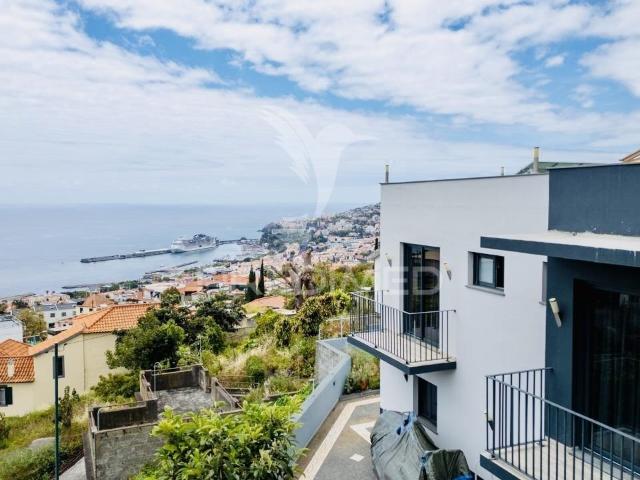 Moradia com vista mar deslumbrante sobre a Baía do Funchal | Piscina | Anexo com churrasqueira
