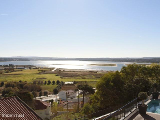 Moradia com vista soberba sobre a Lagoa de bidos com alvar para f.