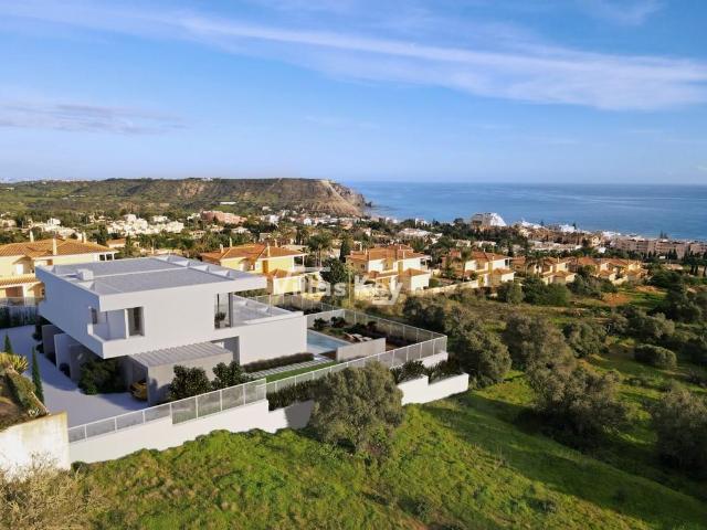 Moradia com acabamentos de qualidade, vista mar e piscina Pr. 0m² Luz