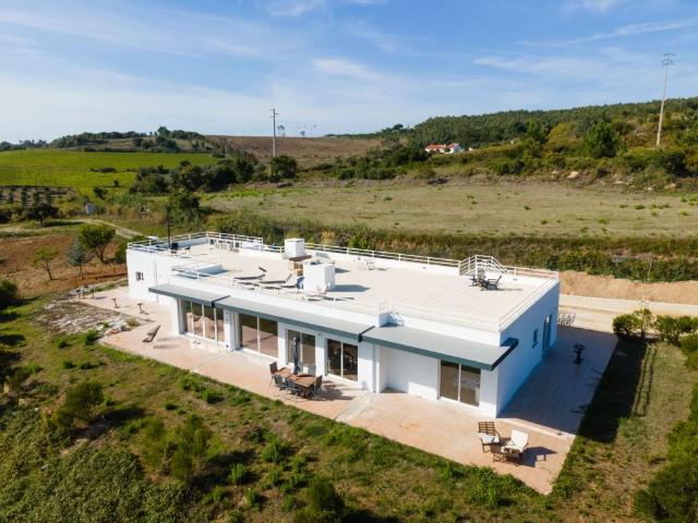 Moradia com amplo terreno e vista deslumbrante de campo e se. 214m² Carvalhal