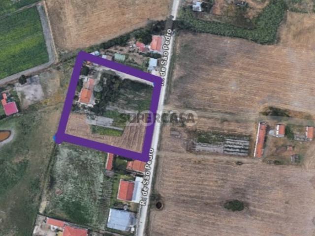 Moradia com amplo terreno