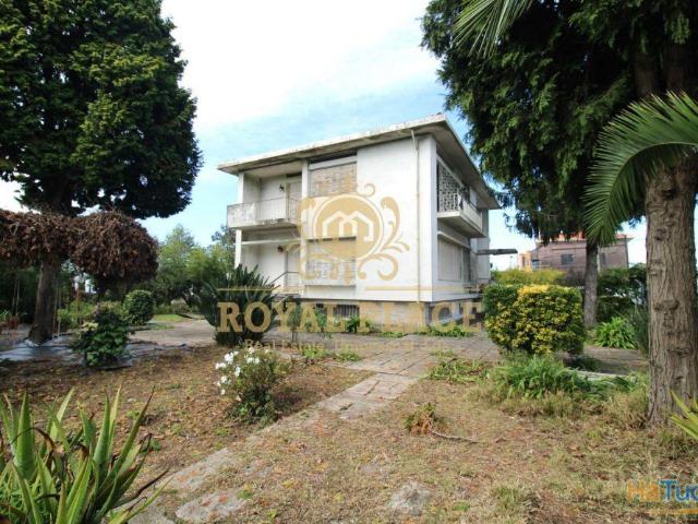 Moradia com anexos e terreno em Mozelos | 26064060978