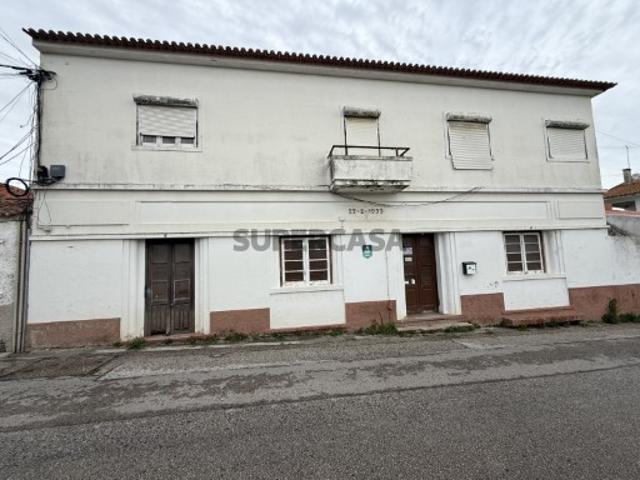 Moradia com Comércio e anexos