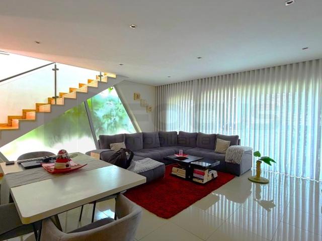 Moradia com design vanguardista, junto á ria Gafanha da Encarnação / Ílhavo