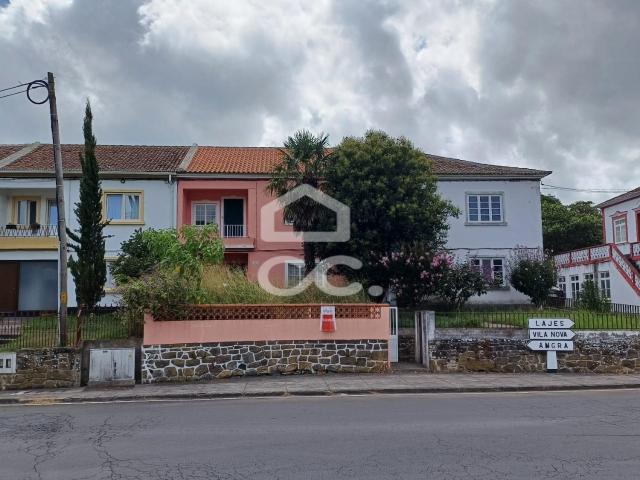 Moradia com dois apartamentos, Vila da Praia da Vitória, Praia da Vitoria