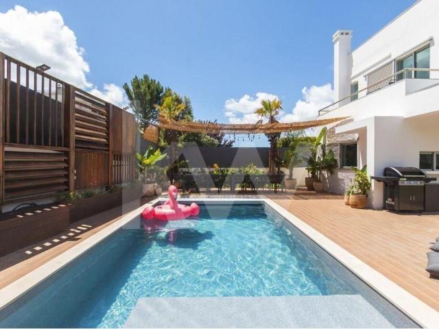 Moradia com dois jardins, piscina e jacuzzi em Paço de Arcos 222m² Oeiras E São Julião Da Barra