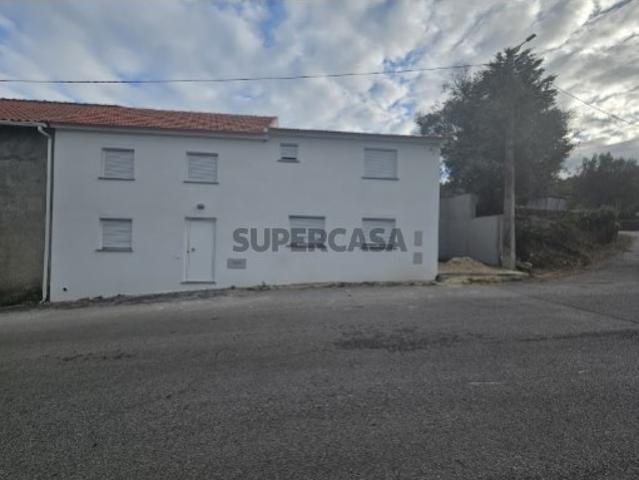 Moradia Com dois pisos independentes