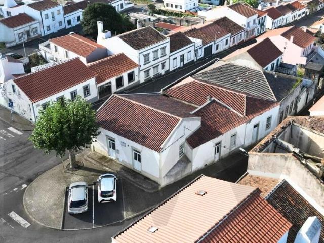 Moradia com Elevado Potencial no Centro de Vila do Porto