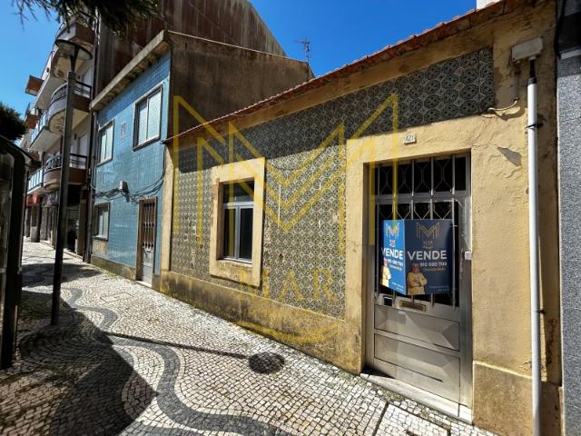 Moradia com excelente potencial nas Caxinas Para restauro total