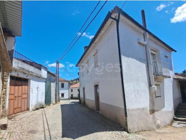Moradia com garagem em Brunhoso, Mogadouro