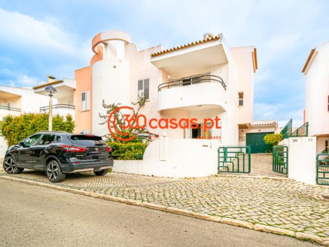 Moradia com garagem em Faro