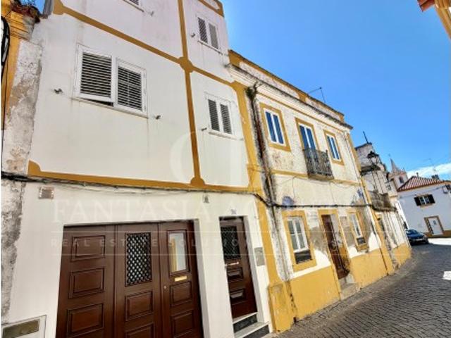 Moradia com Garagem/Quintal para Venda Conjunta no centro Crato