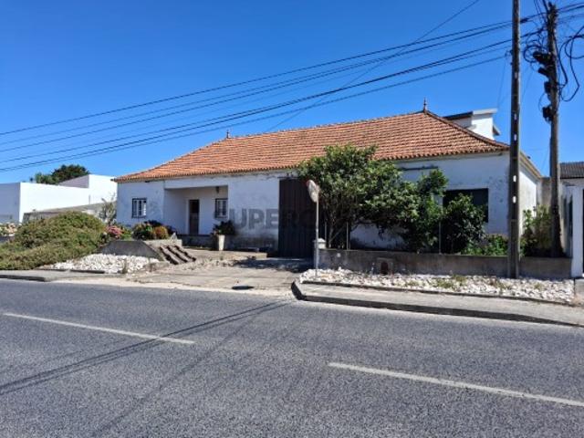 Moradia com Grande Potencial na Póvoa de Penafirme, a 1 km do Mar