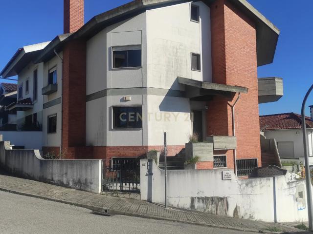 Moradia com grande potencial no centro de Leiria