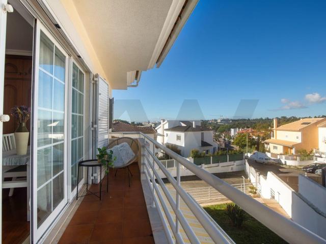 Moradia com jardim privativo em Estoril Pau Gordo – espaço, conforto e qualidade de vida
