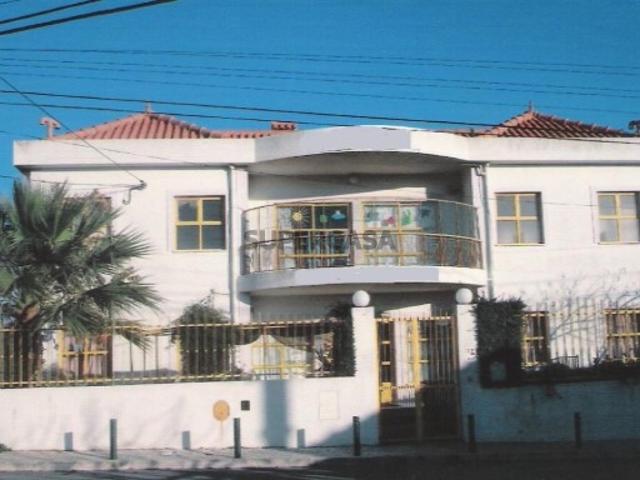 Moradia com Licença Comercial Creche, Hostel ou Lar de Idosos com Potencial para 25 Camas
