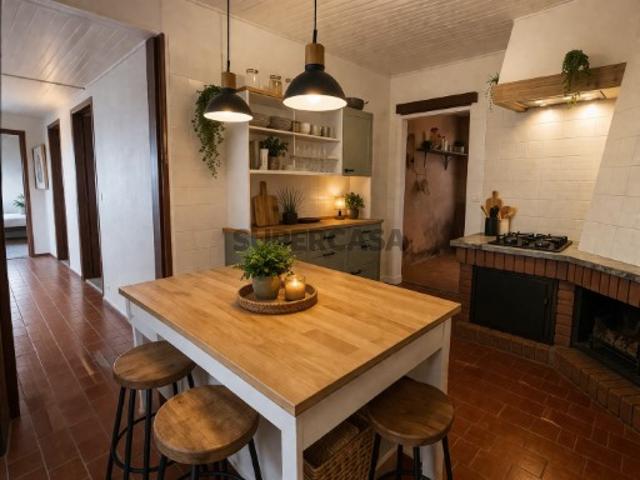 Moradia com pátio, telheiro e 1500 m2 de terreno 15km de Coimbra