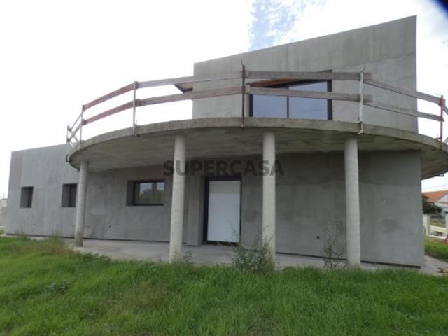 Moradia com piscina na Serra do Bouro