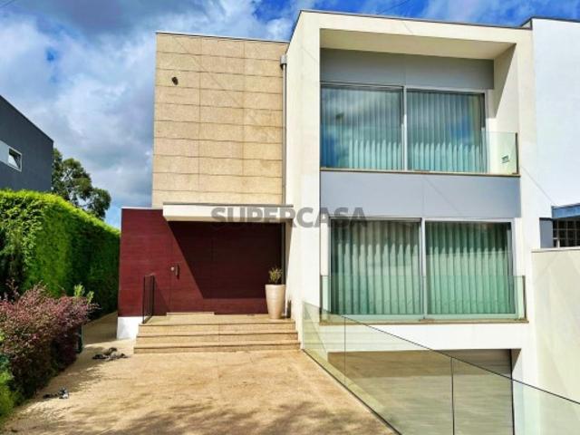 Moradia com piscina ao Colégio Novo da Maia