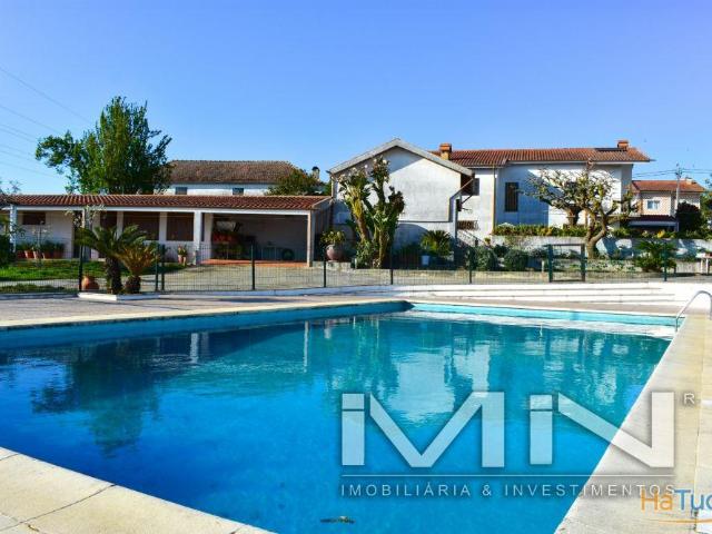 Moradia com piscina e campo de ténis | 26052972950