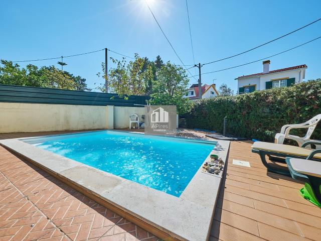 Moradia com piscina e anexo, na Marisol