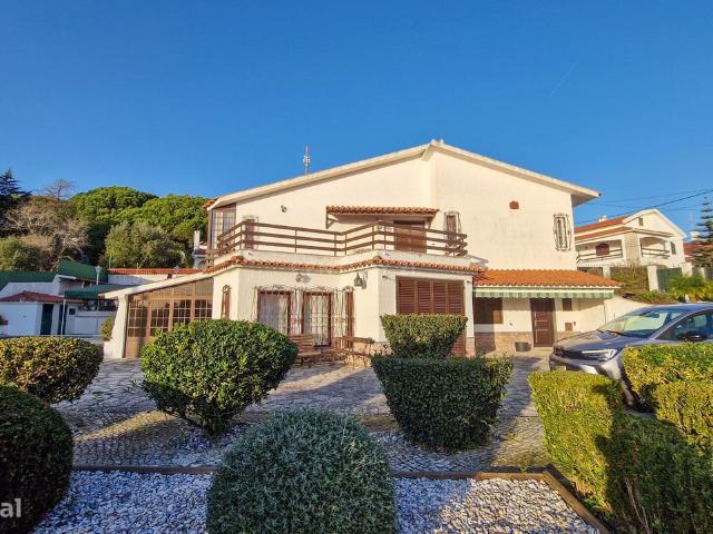 Moradia com piscina em lote 1282m2