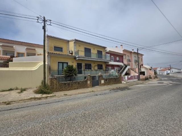 Moradia com piscina e jardim em Peniche possibilidade de permuta