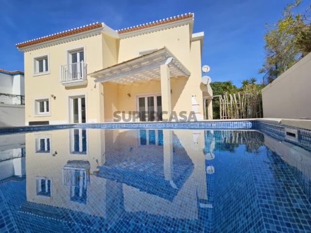 Moradia com piscina próxima de vários campos de golfe