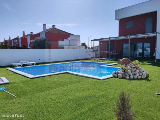 MORADIA COM PISCINA T5 PENTEADO MOITA