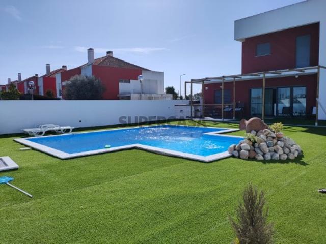 MORADIA COM PISCINA T5 PENTEADO MOITA