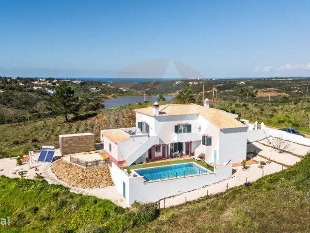 Moradia com Piscina Vale da Telha