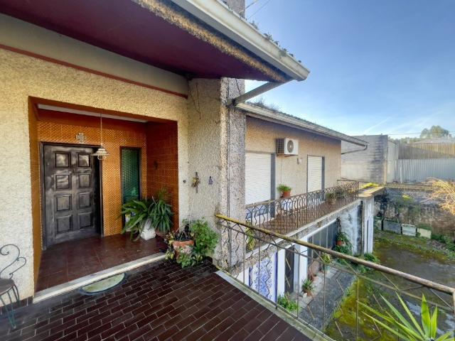 Moradia com Potencial Comercial ou Habitacional em Fátima 171m² Fátima
