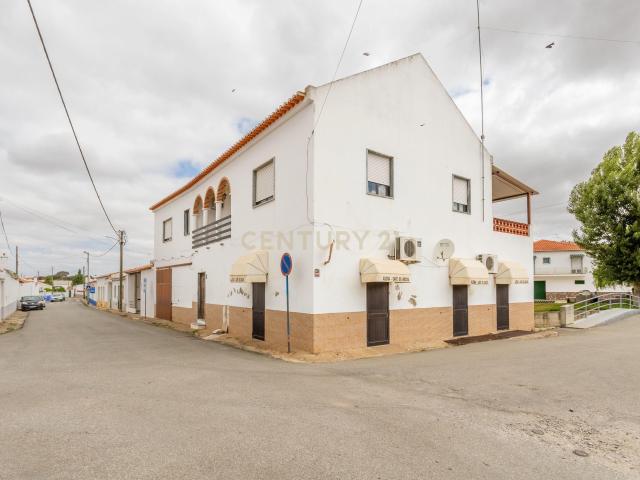 Moradia com Potencial de Habitação e Negócio em Sobral da Adiça, Moura