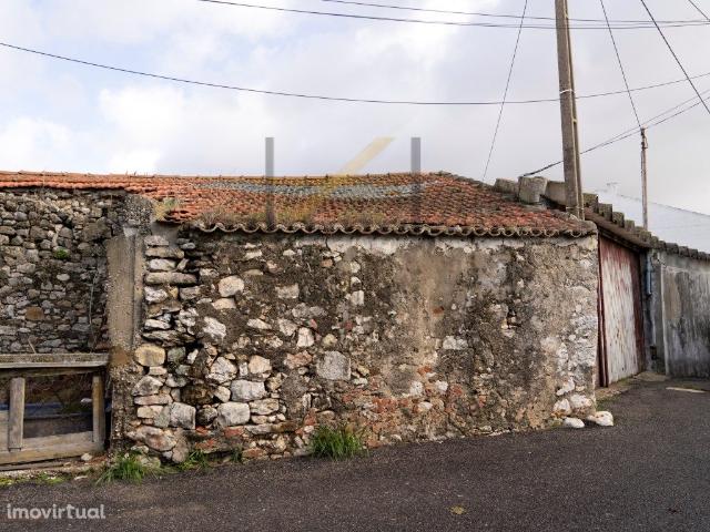 Moradia com Projecto Aprovado para T2