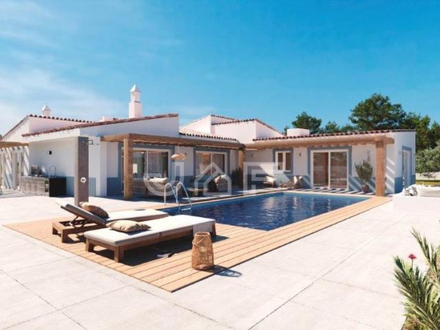 Villa de 4 quartos totalmente renovada no coração de Vilamoura
