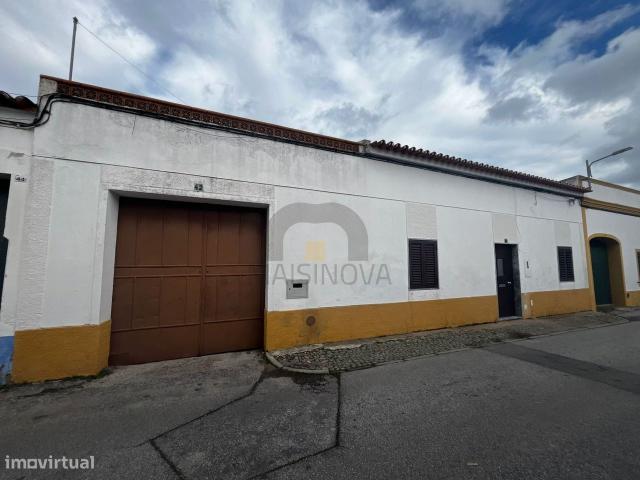 Moradia com Quintal no Centro de Reguengos de Monsaraz
