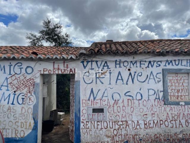 Moradia com quintal para reabilitar Bemposta Odemira