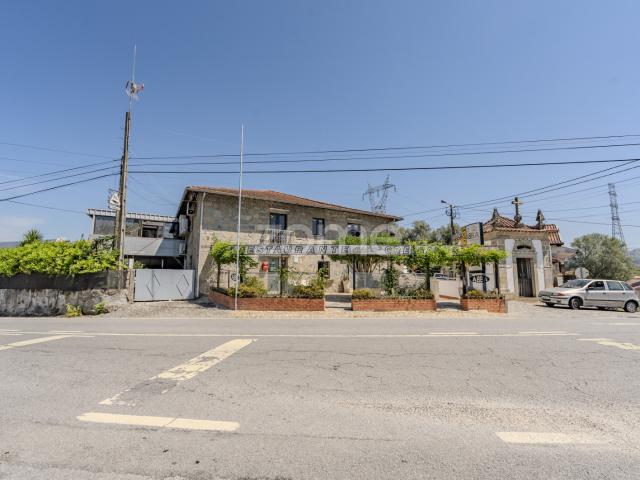 Moradia com Restaurante e Alojamento Local Póvoa de Lanhoso