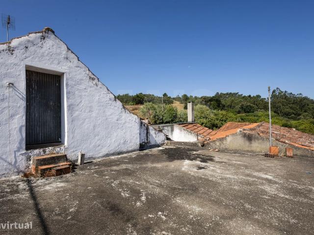 Moradia com rooftop e enorme potencial entre Caldas da Rainha e San.