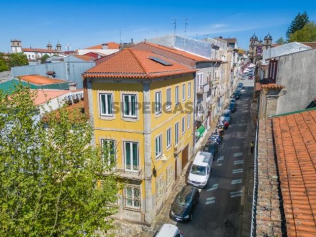 Moradia com Rooftop e Elevador a 100m da Sé de Braga Mobilada e Equipada