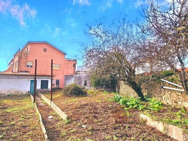 Moradia com sete quartos para Restauro em Argivai