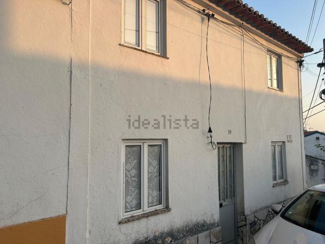Moradia, Comenda