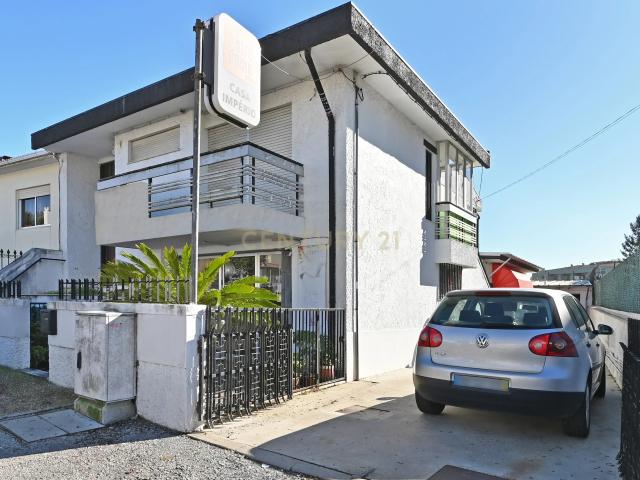 Moradia composta por Habitação, comercio e serviços