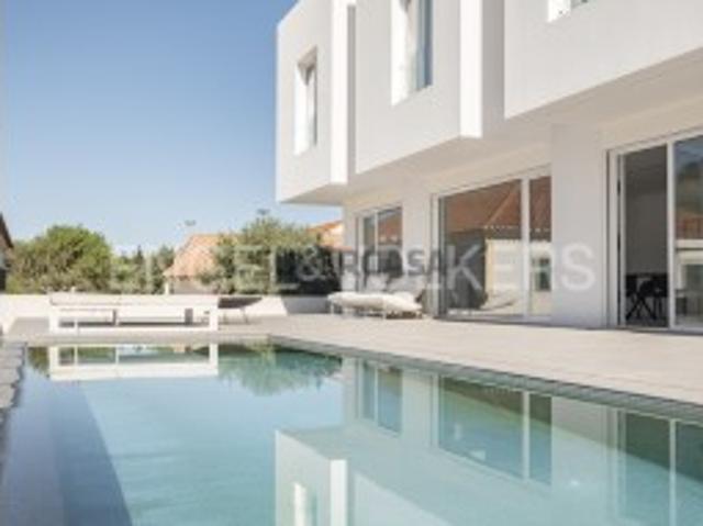Moradia Comtemporânea T4 com Piscina Pinheiro de Loures, Lisboa