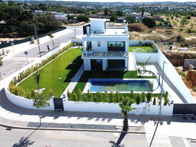 Moradia Contemporânea, 4 Suites, Elevador, Piscina, Vista Ma. 170m² Alcantarilha e Pêra