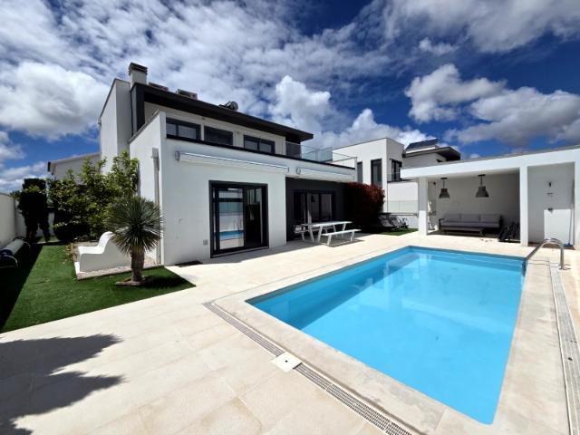Moradia contemporânea com piscina e licença AL ativa Costa da Prata