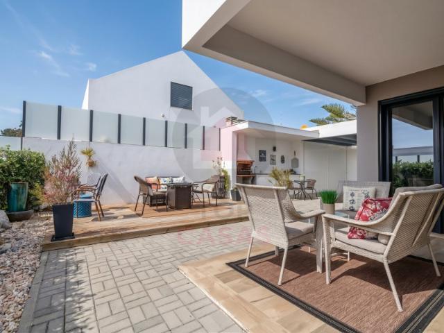 Moradia Contemporânea com 3 Quartos e Jardim Próxima de Caldas da Rainha
