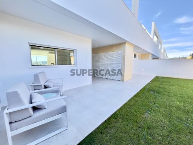 Moradia mobilada com 3 quartos e piscina em Lagos