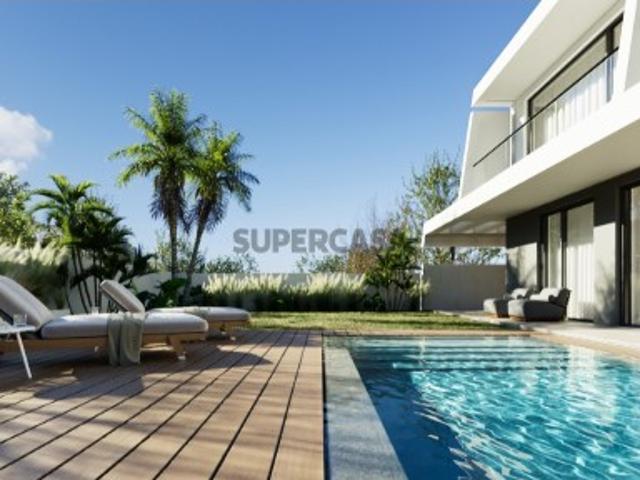 Moradia contemporânea com 5 quartos e piscina privada em Acochete